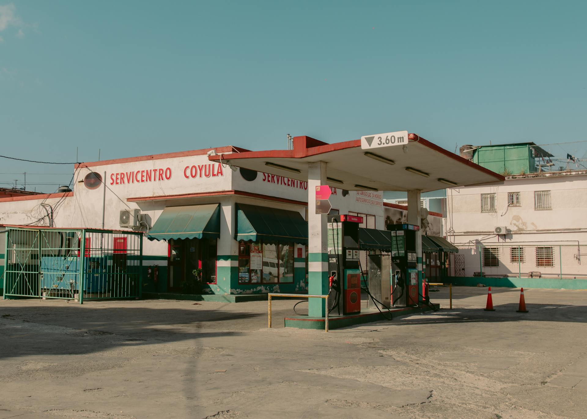 Storefronts & Plazas